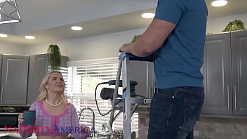 Preview 1 of Lezbiyensert Sex Takma Yarrakla - Busty MILF thanks her helpful neighbor with a blowjob
