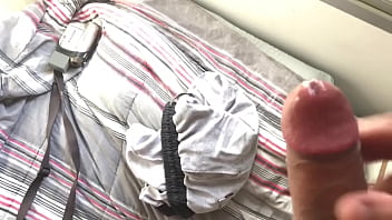 Preview 3 of Umtkgoxby - Punheta na Cama #32