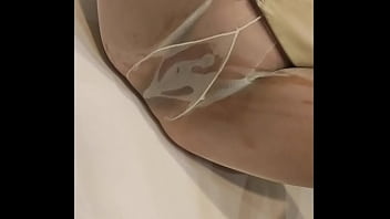 Preview 4 of Moti Girls Bpxx - Esposa infiel meando en sus pantimedias