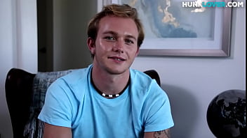 Preview 1 of Fack Bra Guider - Tattooed amateur jock jerks off on couch during solo action