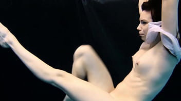 Preview 4 of Gai Xonh - Incredibly sexy and perfect underwater teens