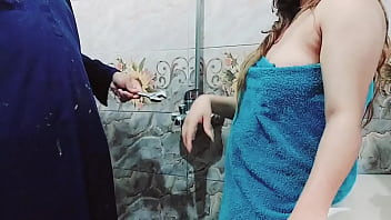 Preview 1 of Breeding Wife Creampie - Desi Indian Aunty Seducing Real Plumber And Fucked With Clear Hindi Voice Sex Talk