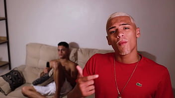 Preview 2 of Lisa Domarecki - Flagrei meu primo novinho batendo punheta