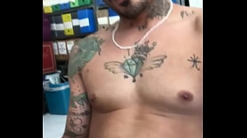Preview 1 of Sacse Xxx Madge Vidos - Tatuado batendo uma