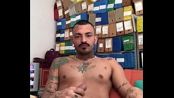 Preview 4 of Sacse Xxx Madge Vidos - Tatuado batendo uma