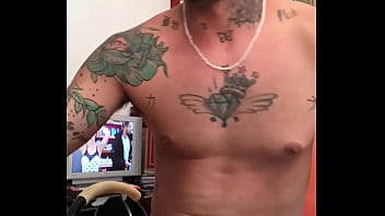 Preview 2 of Big Cook Prone - Tatuado batendo uma /parte 2