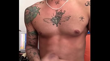 Preview 1 of Big Cook Prone - Tatuado batendo uma /parte 2