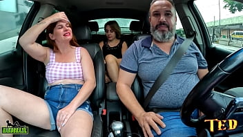 Preview 1 of Xxx Pissing - A carona virou uma orgia at&eacute_ casal entrou no carro no meio do caminho - Samantha Munhoz - Mary RedQueen - Soraya Castro - Cruz Fox