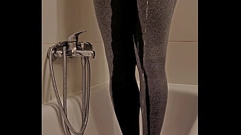 Preview 2 of Fecilia Clover - Piss in my leggins and cum in your face!