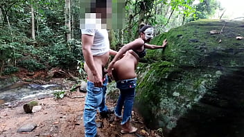 Preview 2 of Sunnyleone Cek - Putinha safada na cachoeira pagando boque e tomando no c&uacute_