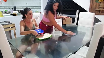 Preview 1 of Beegcom Arb - me follo a mi hermanastra en la concina mintra no esta nuentros padres