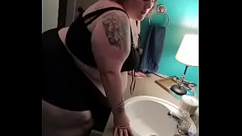 Preview 1 of Small Mera - Fat white bitch twerking