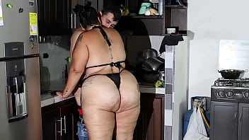 Preview 2 of Aryan Khan Xxx - pervertidos follan en la cosina dela casa sexo fuerte