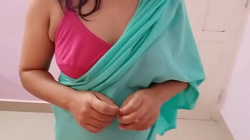 Preview 1 of Video Xx Dot Com - नौकरानी की जवान बेटी को 500 रुपये का लालच देकर चोदा XXX Maid Sex साफ हिंदी आवाज में