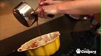 Preview 2 of Homeless Help - Lujuria en la cocina