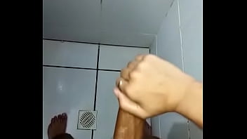 Preview 2 of Xmaster - Novinho punheta gostosa no banheiro