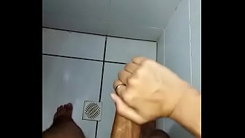Preview 4 of Xmaster - Novinho punheta gostosa no banheiro