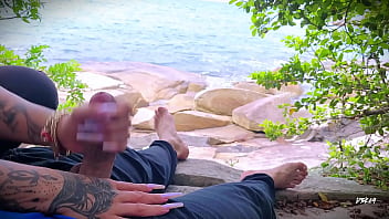 Preview 3 of 18 Year Girl Gujrati Sex - Punheta ejacula&ccedil_&atilde_o surpresa na Praia
