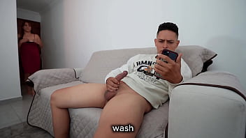 Preview 1 of Babita Fucking Hard - Madrastra milf descubre a su joven hijatro JACOB NEWMAN masturbandose y lo seduce con lenceria sexy para que la folle fuerte y le de toda su leche - PORNO EN ESPA&Ntilde_OL