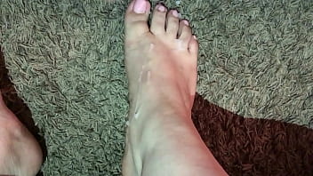Preview 4 of Uwarabuni Xx Vidios Kali - Cumming on the sexy toes of Latina slut (Cum on feet) Slow Motion POV