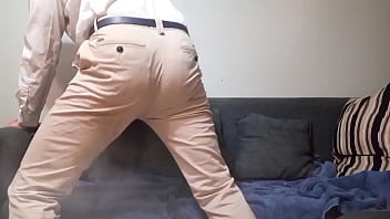 Preview 2 of Menantu Hpt - Chico hetero de la oficina le envia un video a su compa&ntilde_ero gay