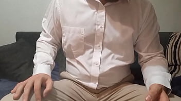 Preview 1 of Menantu Hpt - Chico hetero de la oficina le envia un video a su compa&ntilde_ero gay