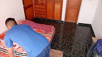 Preview 1 of Slipgin Mom - Me follo al masajista mientras mi esposo cornudo me espera en casa: tiene una polla mas grande que la de mi esposo asi que aprovecho