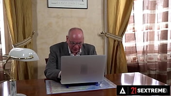 Preview 1 of Ddig Sex - 21 SEXTREME - Old Man Blows His Creamy Load ALL OVER His Hot Secretary Anya Krey&#039_s Face!