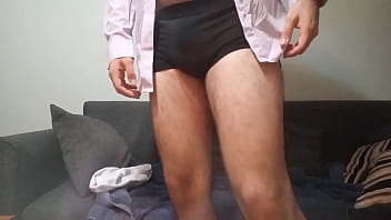 Preview 1 of Por El Culo Alemana - Hombre peludo muestra su cuerpo en ropa interior