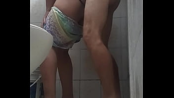 Preview 3 of Belly Inflation Gone Wrong - El esposo de mi vecina iba pasando frente a mi apartamento y me pico el ojo y lo llam&eacute_ y me dijo tengo ganas de comer culo y le dije con gusto le doy culito esto paso con un chico de cucuta