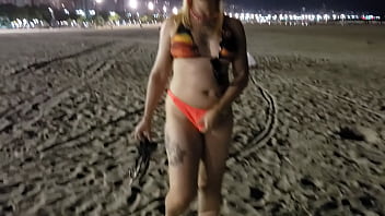 Preview 2 of Pakistani Urdu Sexi Vedio - Loira do tchan mostrando peitos e buceta na praia