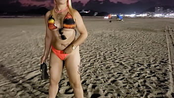 Preview 3 of Pakistani Urdu Sexi Vedio - Loira do tchan mostrando peitos e buceta na praia