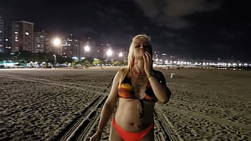 Preview 4 of Pakistani Urdu Sexi Vedio - Loira do tchan mostrando peitos e buceta na praia