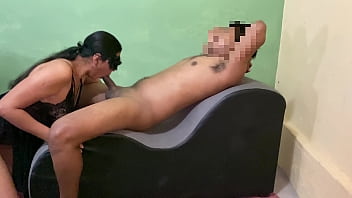 Preview 3 of Bangla New - Le doy una mamada a mi vecino por ayudarme con el internet |Submissiveadventures