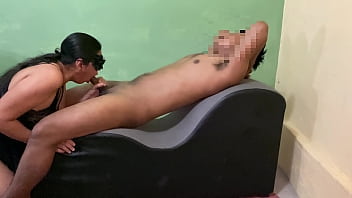Preview 4 of Bangla New - Le doy una mamada a mi vecino por ayudarme con el internet |Submissiveadventures