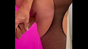 Preview 3 of Chapinas Calientes De Corte - Dans la salle de bain