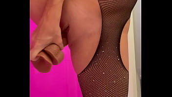 Preview 4 of Chapinas Calientes De Corte - Dans la salle de bain