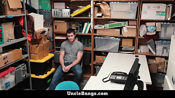 Preview 1 of Dring Pipi - Beefy Stud Got Fucked By Gay Mall Cop