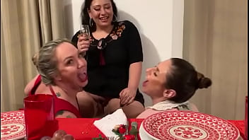 Preview 4 of Www Trans Porn Tube - Festa de Natal em Familia