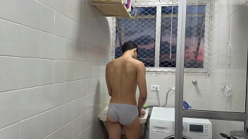 Preview 1 of Straight Video 27276 - FUI PRA CASA DE UM AMIGO. ACORDEI ELE TAVA S&Oacute_ DE CUECA PRA ME PROVOCAR. BOTEI PRA MAMAR E DEPOIS FUDI ELE NA AREA DE SERVI&Ccedil_O.