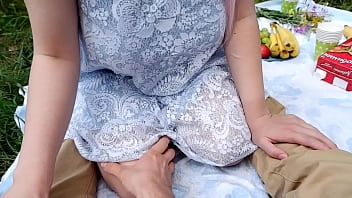 Preview 1 of Jizzy Izzy - I gave her a picnic and she gave me an unforgettable blowjob