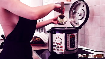 Preview 2 of Black Hot Gaming Girl Porn - Naked cooking with Thelma  Episode 3 : risotto