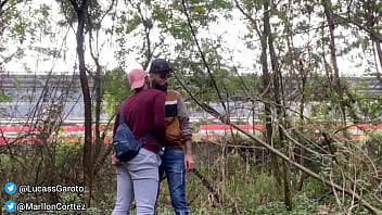 Preview 2 of Salena Gamoz - EU E MEU AMIGO FUDENDO EM P&Uacute_BLICO