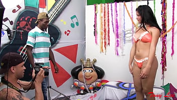 Preview 2 of Brazil To Sex - O fotogr&aacute_fo e o assistencia enfiaram dois paus no meu c&uacute_