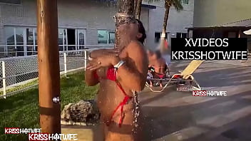Preview 1 of Koel Bf Xx Video - Kriss Hotwife No Chuveiro Da Piscina Do Hotel Exibindo Com Seu Micro Biqu&iacute_ni