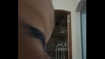 Preview 1 of British Mature Cuckold - Exibindo cuzinho para o macho negro 20 cm