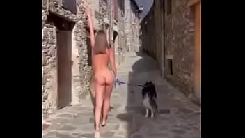 Preview 2 of Sleep Pussy Girl - Paseo desnuda por mi pueblo