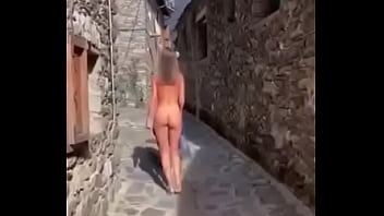 Preview 3 of Sleep Pussy Girl - Paseo desnuda por mi pueblo