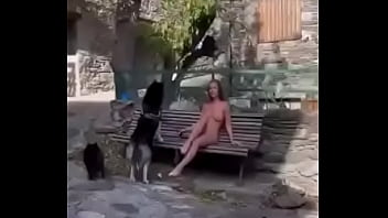 Preview 4 of Sleep Pussy Girl - Paseo desnuda por mi pueblo