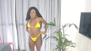 Preview 1 of Real Brother Sister Hidden Cam - Dotado arrega&ccedil_ando minha buceta Fiquei de pernas bambas e quase n&atilde_o aguentei o dote do negro top del&iacute_cia.